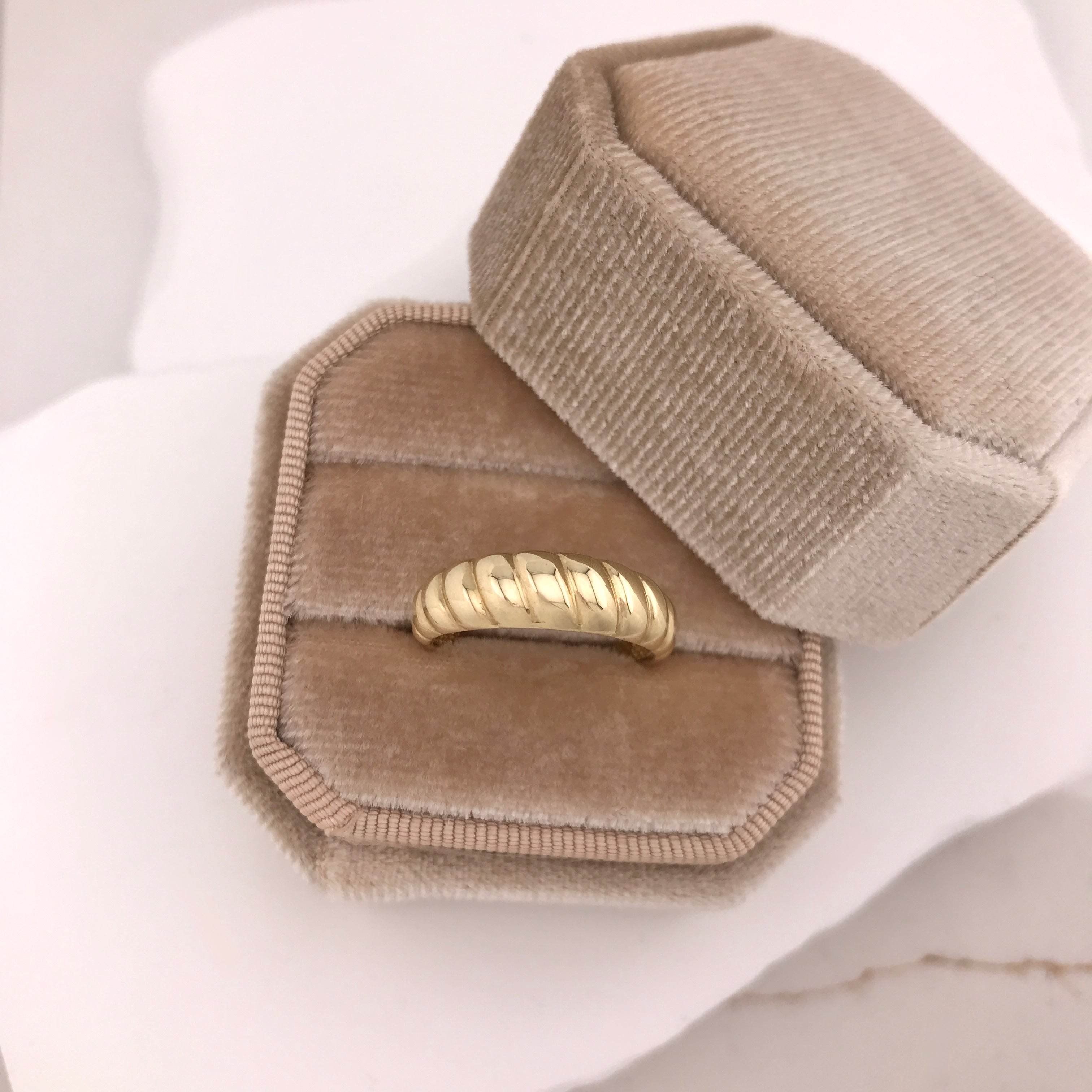 10k Gold Crossiant Ring