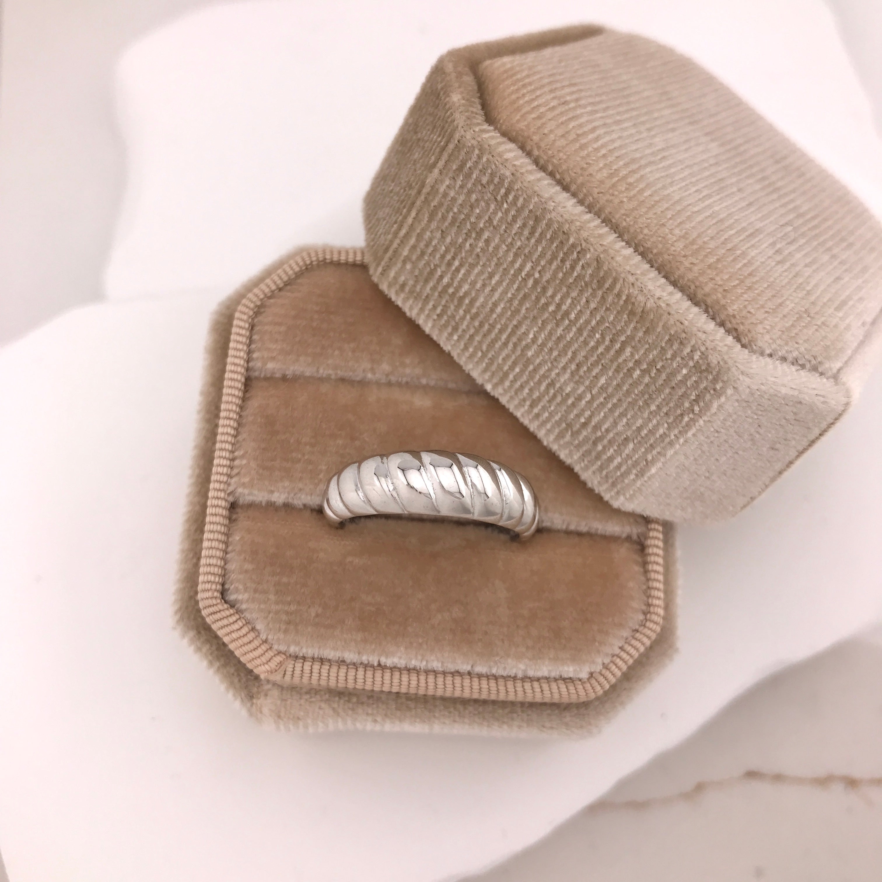 10k Gold Crossiant Ring