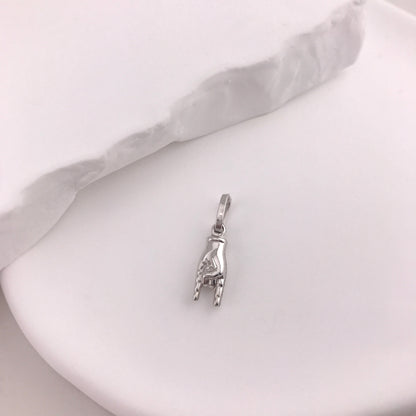 18k Good Luck Hand Pendant