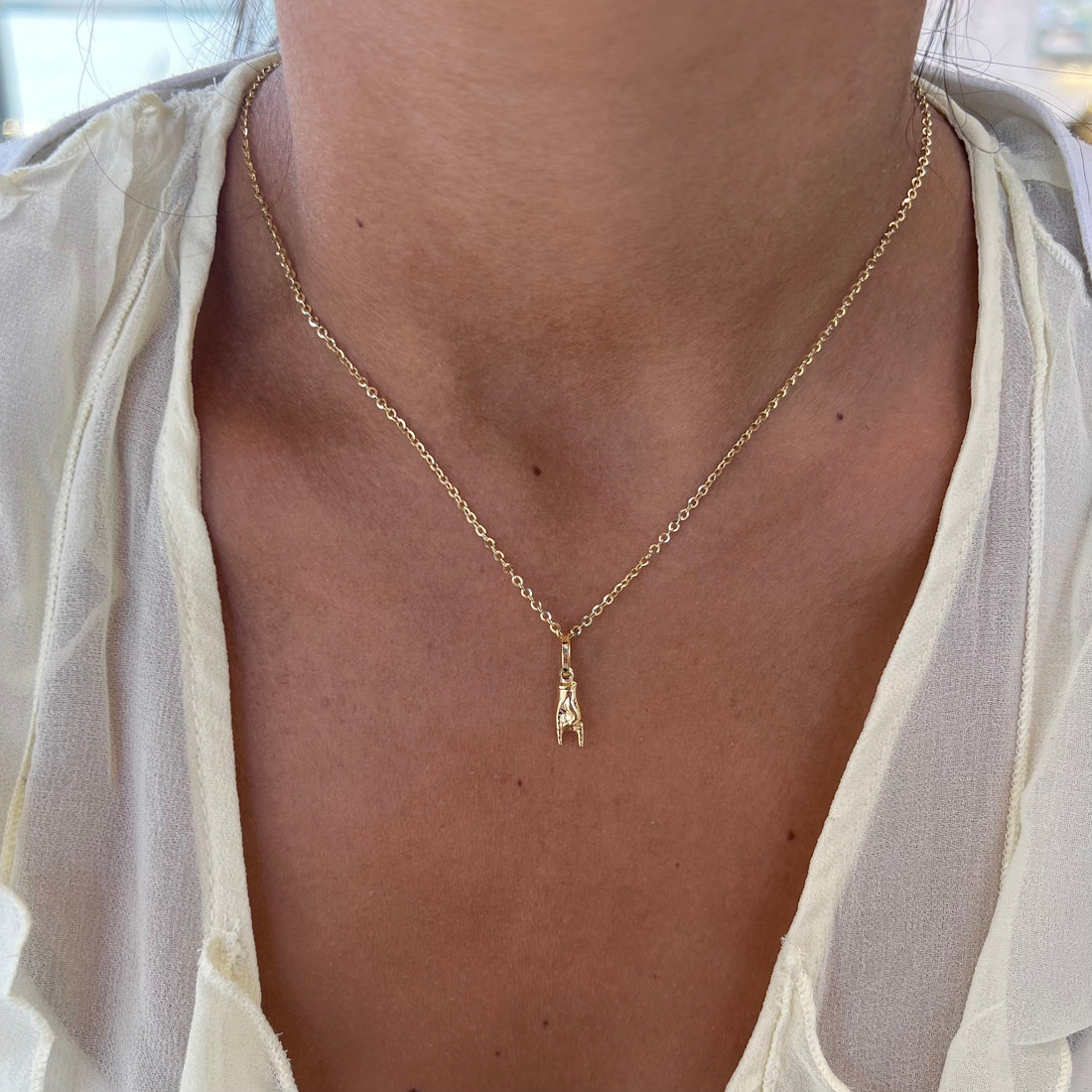 18k Good Luck Hand Pendant