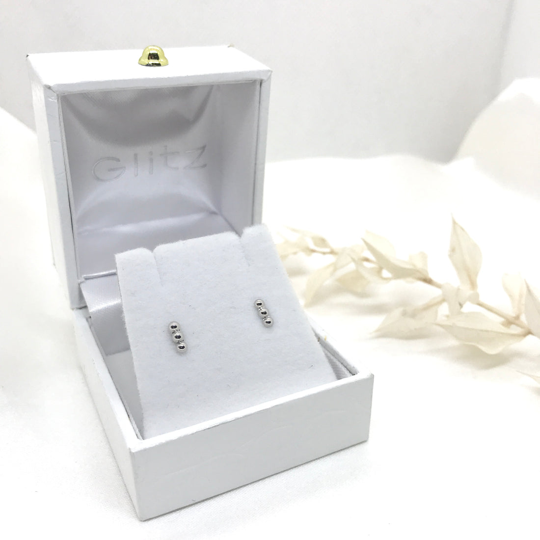 Giulia Ball Bar Screwbacks