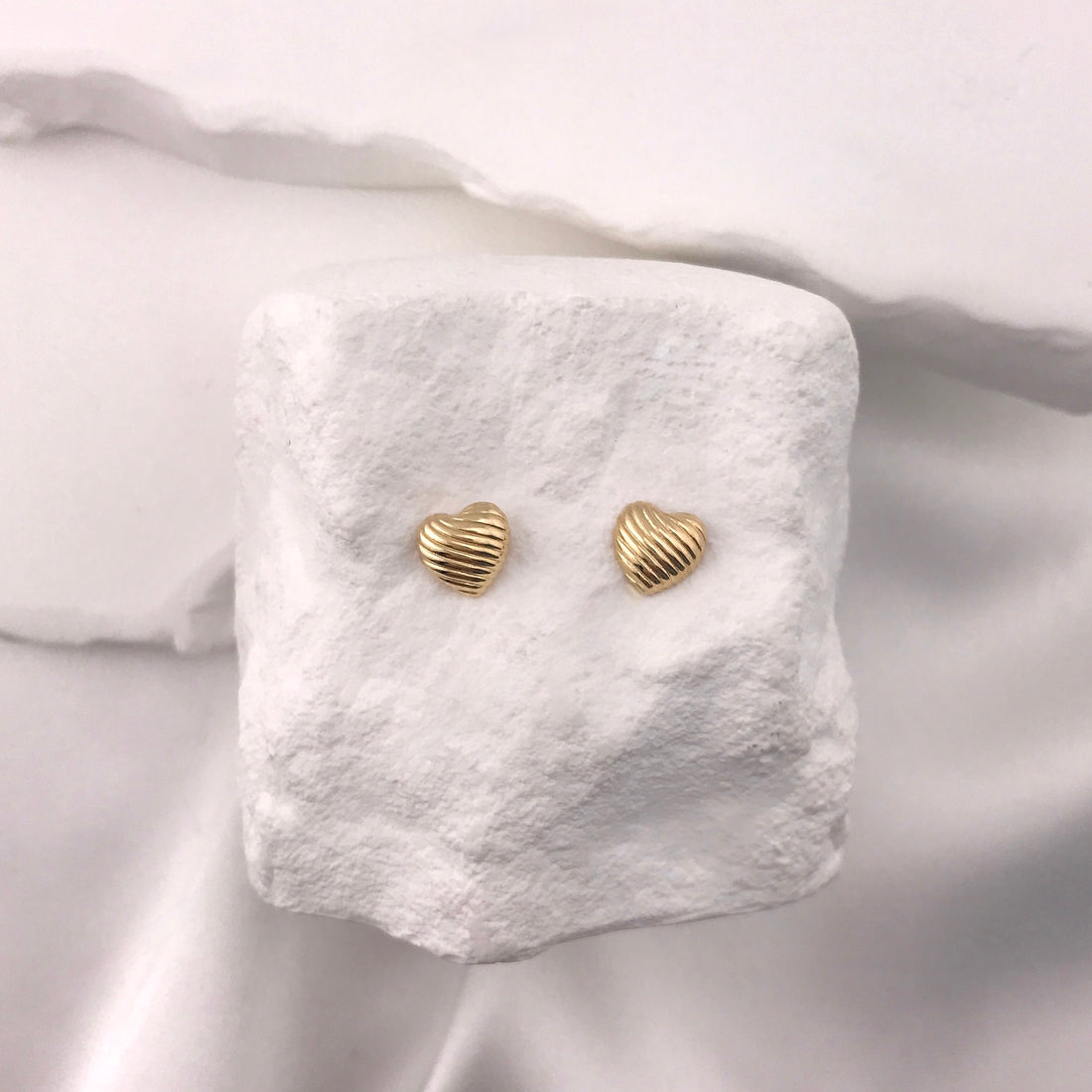 Valentina Ribbed Heart Studs